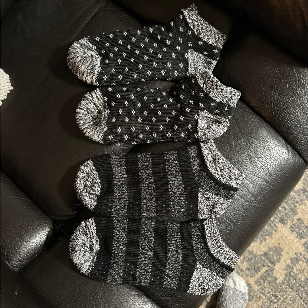 2 Brand New (without tags) Pairs of Socks with non -slip Grippers - Picture 4 of 4